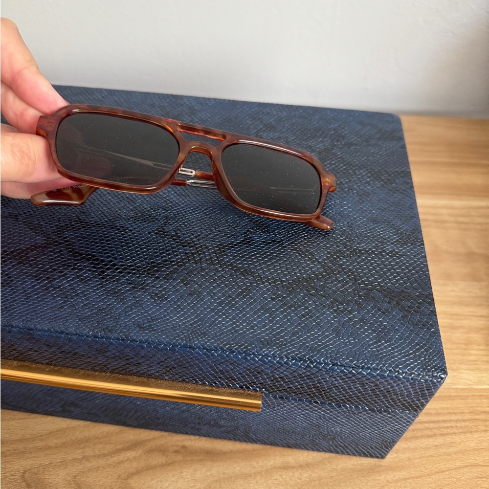 Tortoise shell oval sunglasses - Picture 2 of 10